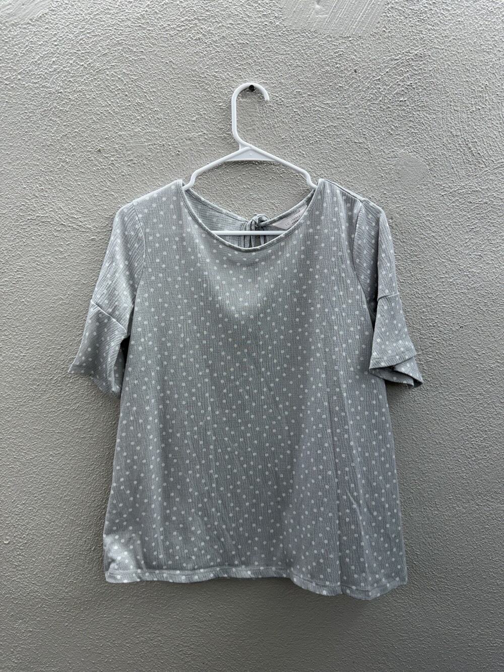LC Lauren Conrad Womens Shirt Size Medium Gray Polka Doted Short Bell Sleeve